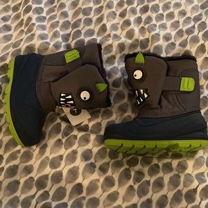 Cat & jack snow boots size 7 new with tags